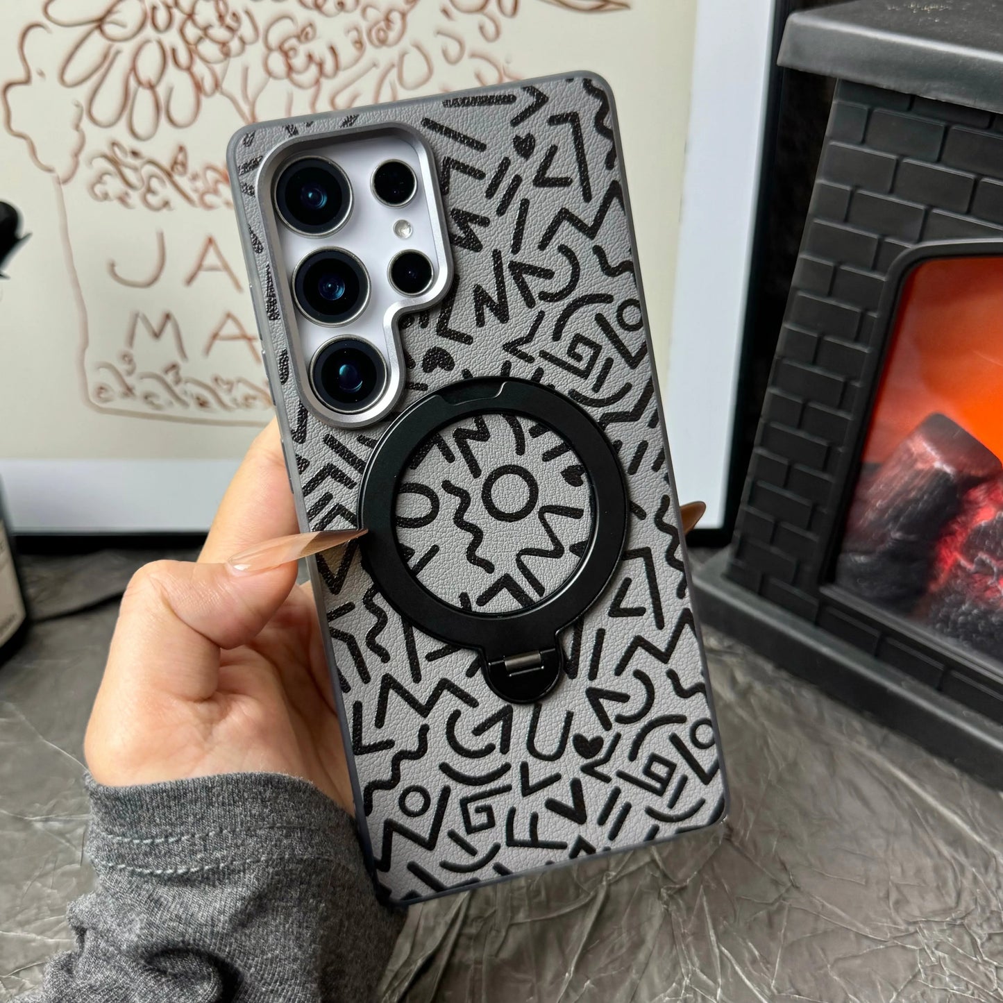 Geometric Pattern Magnetic Ring Stand