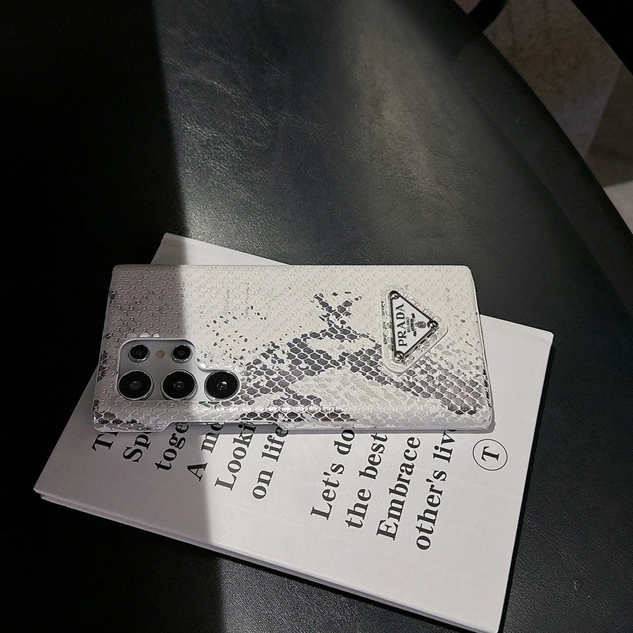 Luxury Snake Texture Case – Elegant Shiny Finish